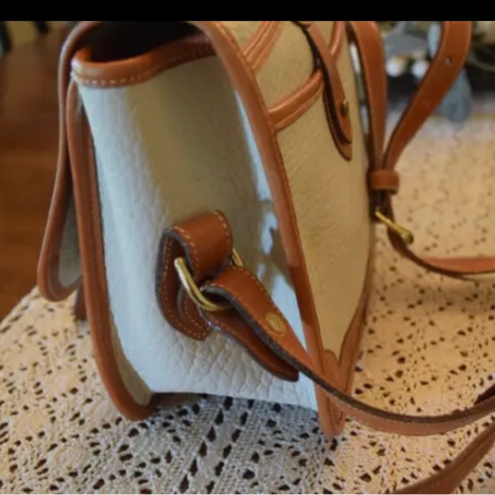 Dooney & Bourke white signature logo purse - Picture 3 of 3